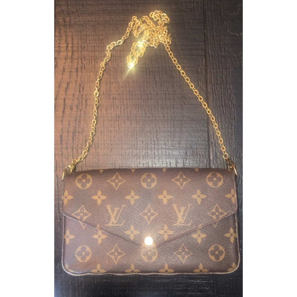 Louis Vuitton Cross body bag Authentic